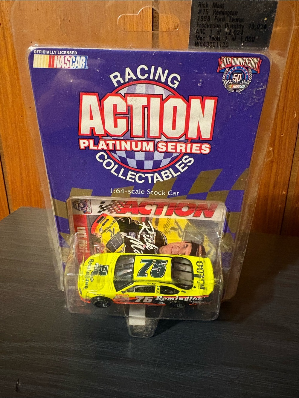Action Platinum Series 1:64 Rick Mast #75 1998 Ford Taurus Remington NASCAR